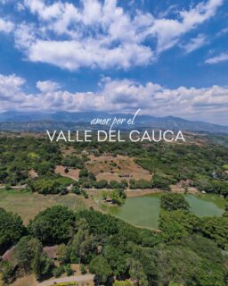 Aquí el paisaje no se mira… se vive. Nuestro valle y su tierra, sus cielos abiertos y lugares que invitan a quedarse. 

www.lagograndehotel.con