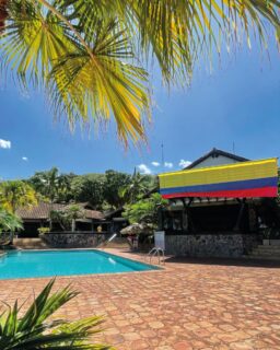 Entre palmeras, piscina y fútbol... aquí cada gol se disfruta mejor. ⚽🇨🇴🌴 

Nos quedan pocas habitaciones para este fin de semana festivo, no te quedes sin la tuya!

WhatsApp 📲3135895222