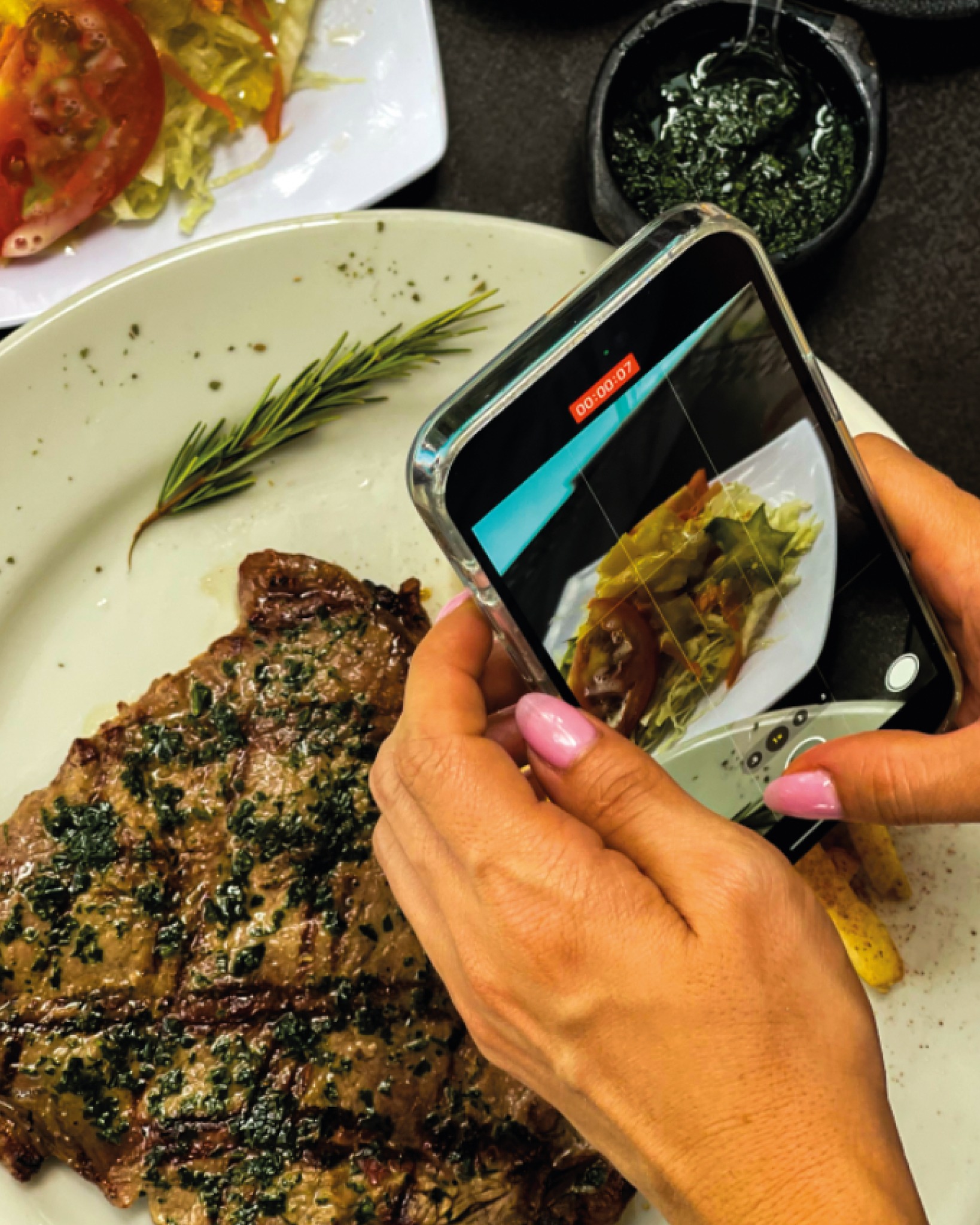 POV: el plato llegó y nadie puede comer hasta tomar la foto. 📸✨
En nuestra carta tenemos opciones para cada gusto.
 
Ven a almorzar diferente! 
📍Jamundi - Valle